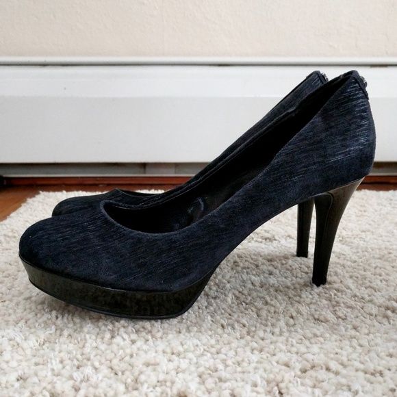 Tahari Sophia Black Classic Pumps Heels size 7.5 - Picture 3 of 8
